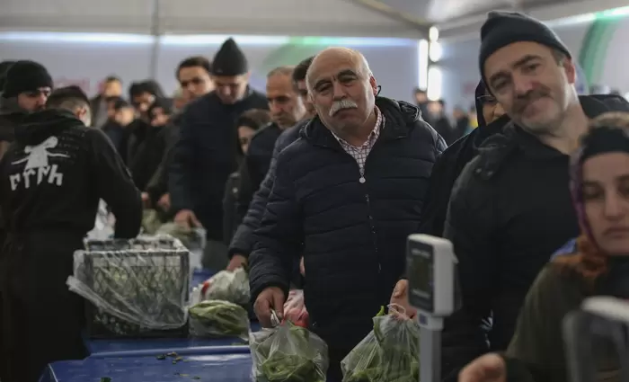 O πληθωρισμός οδηγεί τους Τούρκους να 