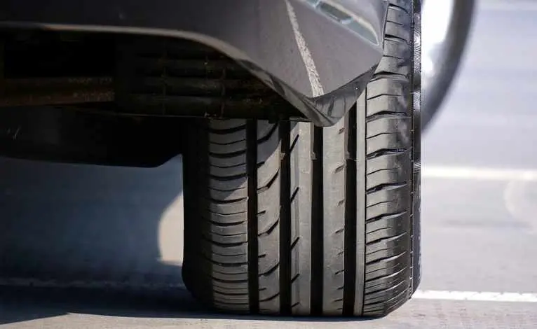 Γιατί οι οδηγοί πρέπει να ελέγχουν τα ελαστικά των αυτοκινήτων τους