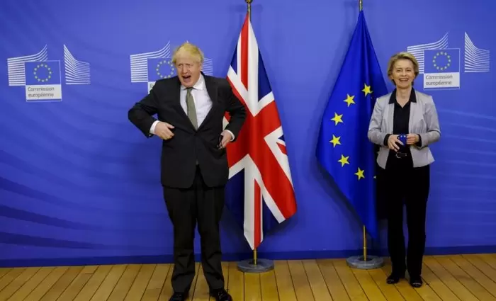 Έκλεισε συμφωνία £660 δισ. τον χρόνο για το Brexit - Πανηγυρίζει ο Τζόνσον
