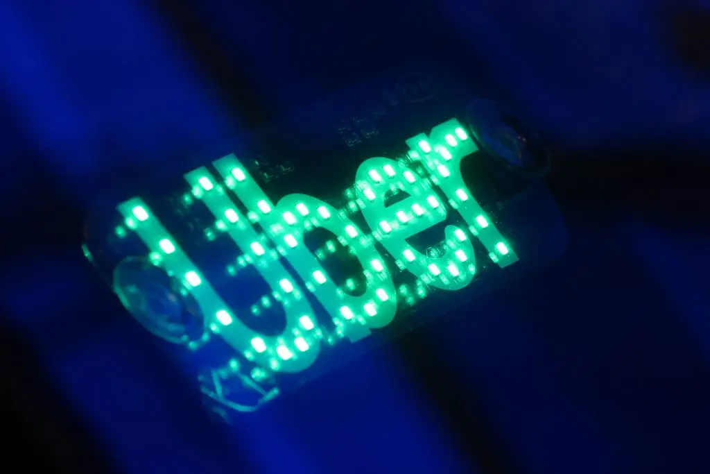 Uber: Λανσάρει ρομποταξί χωρίς οδηγό στο Άμπου Ντάμπι