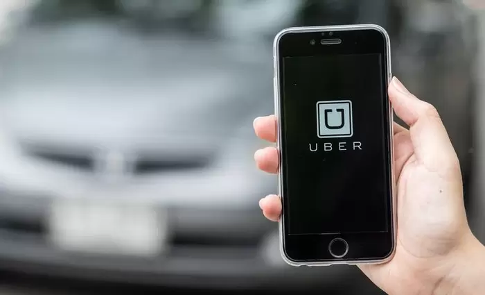 Uber: Μετακινήσεις με σκούτερ και ποδήλατα