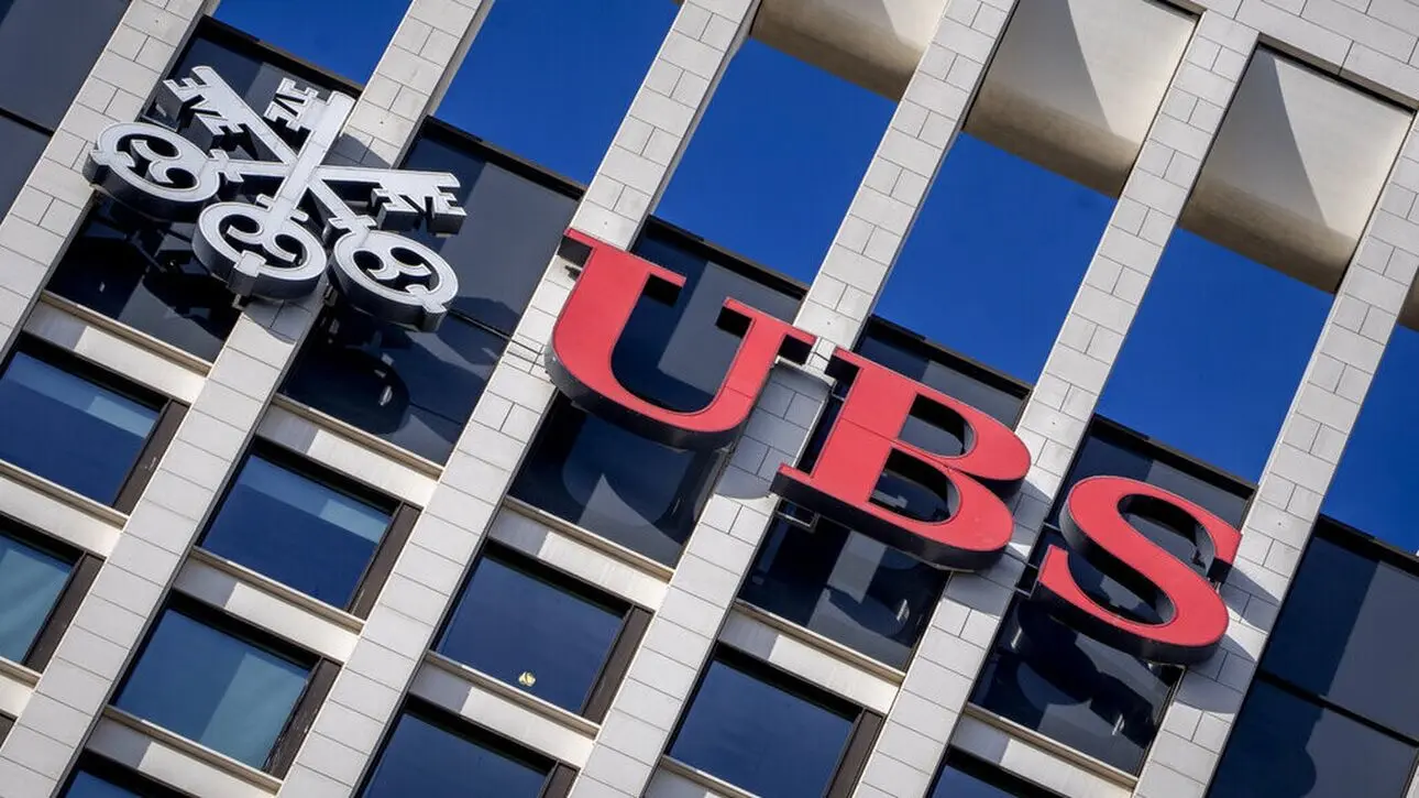 Εγγυήσεις ύψους $6 δις ζητά η UBS για πιθανή εξαγορά της Credit Suisse