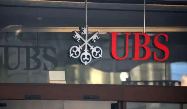 UBS: Καθυστερεί η μείωση προσωπικού μετά την εξαγορά της Credit Suisse