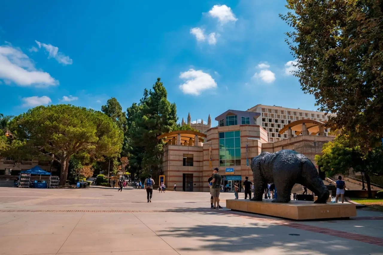 UCLA: Σε διαπραγματεύσεις με την αμερικανική κυβέρνηση για επαναφορά χρηματοδότησης $584 εκατ.