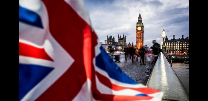 Βρετανία: Ρεκόρ δημοσιονομικού πλεονάσματος χάρη στην εκτόξευση φορολογικών εσόδων