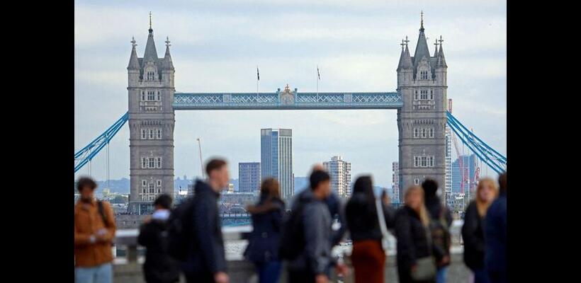 Βρετανία: Γιατί έριξαν ταχύτητα οι αυξήσεις μισθών και βρέθηκαν σε χαμηλό 4ετίας