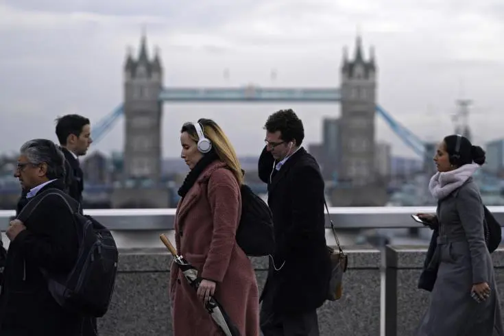 Δεν βρίσκουν προσωπικό παρά τις αυξήσεις μισθών οι Βρετανικές εταιρίες