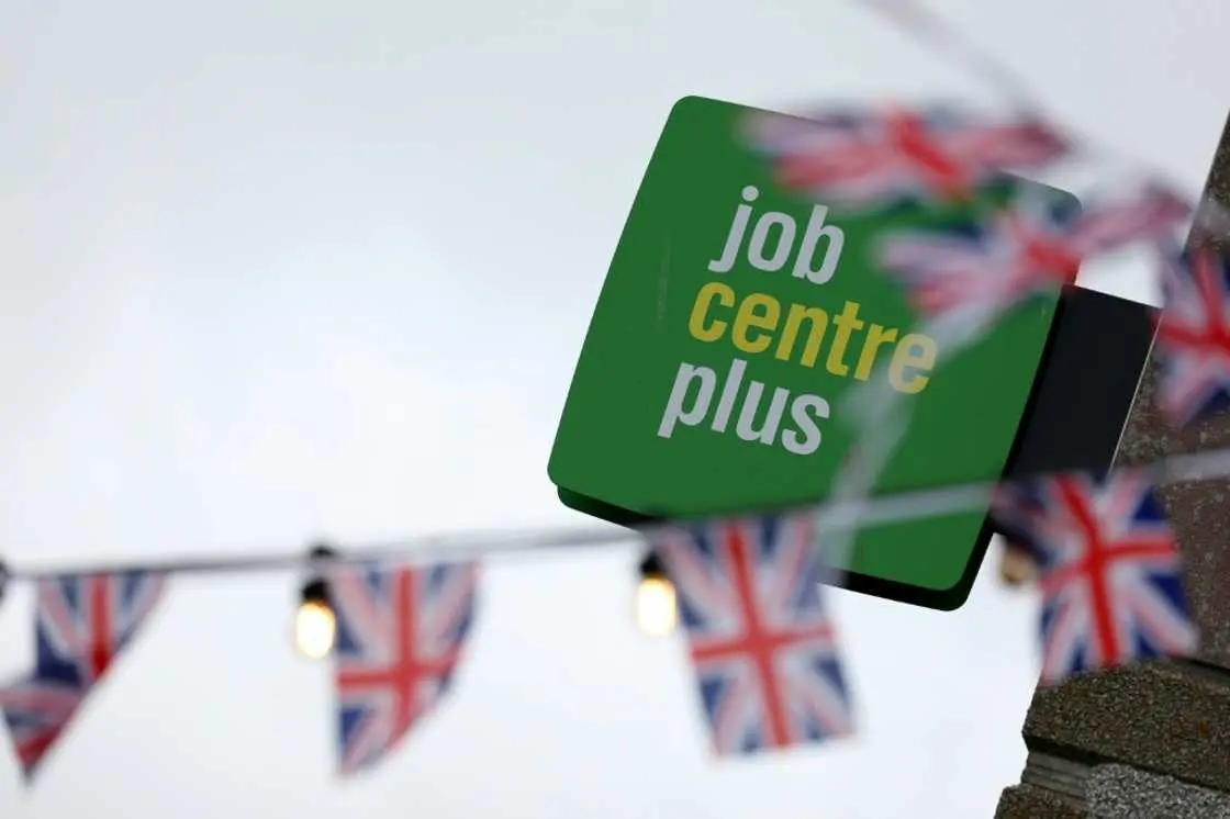 Βρετανία: Ανέβηκε στο 5% η ανεργία – Ενισχύονται τα σενάρια για μείωση επιτοκίων