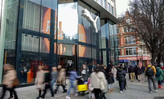 Βρετανία: Οι λιανικές πωλήσεις ξεκινούν το 2026 με τη μεγαλύτερη άνοδο 20 μηνών