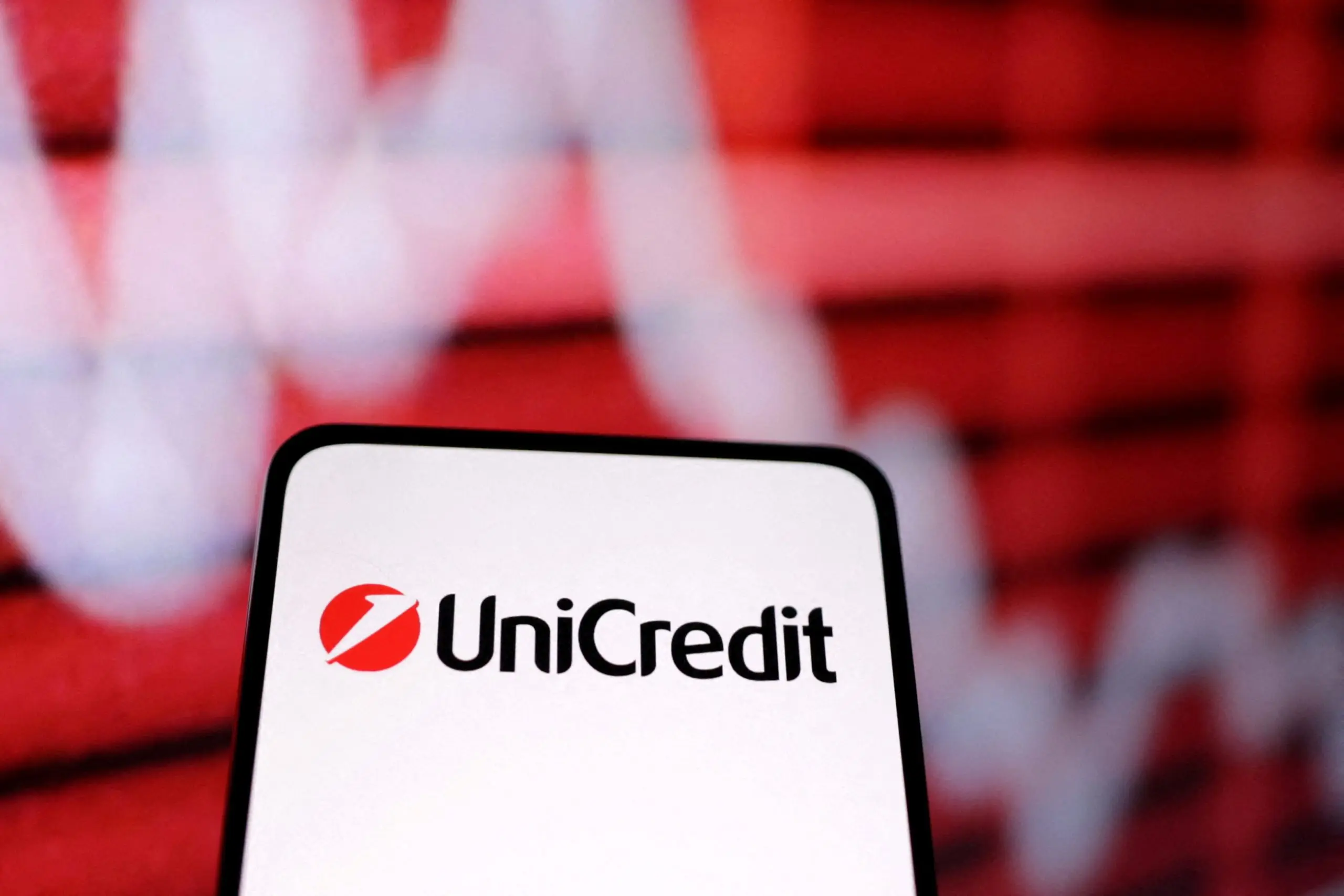 Επιθετική κίνηση της UniCredit: Αυξάνει το μερίδιο στην Commerzbank στο 21%
