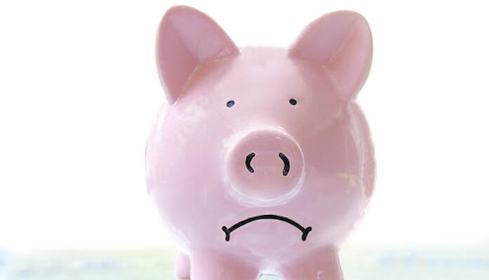 Στον πάτο τα επιτόκια των εταιρικών καταθέσεων