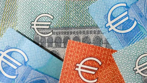 FT: Η Ευρωζώνη μπαίνει στον χορό της έκδοσης ομολόγων