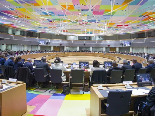 Κομισιόν: Τα κράτη πρέπει να διατηρήσουν τη δημοσιονομική στήριξη