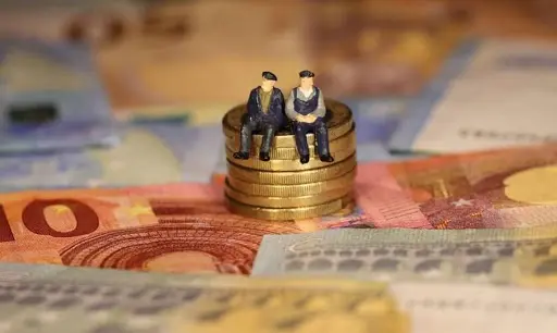 Μεγαλώνει το «μικρό τσεκούδι» των χαμηλοσυνταξιούχων