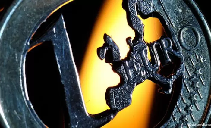 Θέλει να σφίξει τα ζωνάρια για το δημόσιο χρέος ο ESM