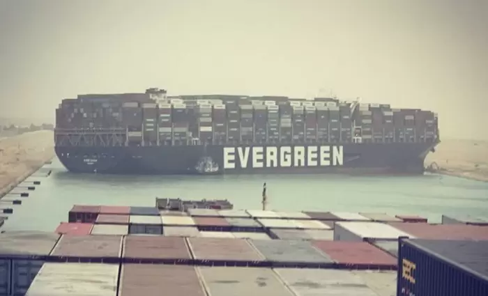 Οι ΗΠΑ τείνουν χείρα βοήθειας στην Αίγυπτο για το Σουέζ