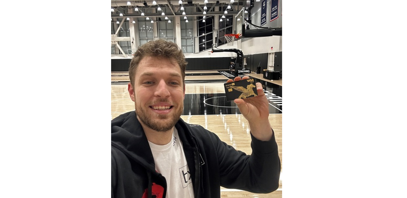 Η ECOMMBX Συνεργάζεται με το Φαινόμενο του NBA, Sasha Vezenkov, σε Μια Πρωτοποριακή Συνεργασία