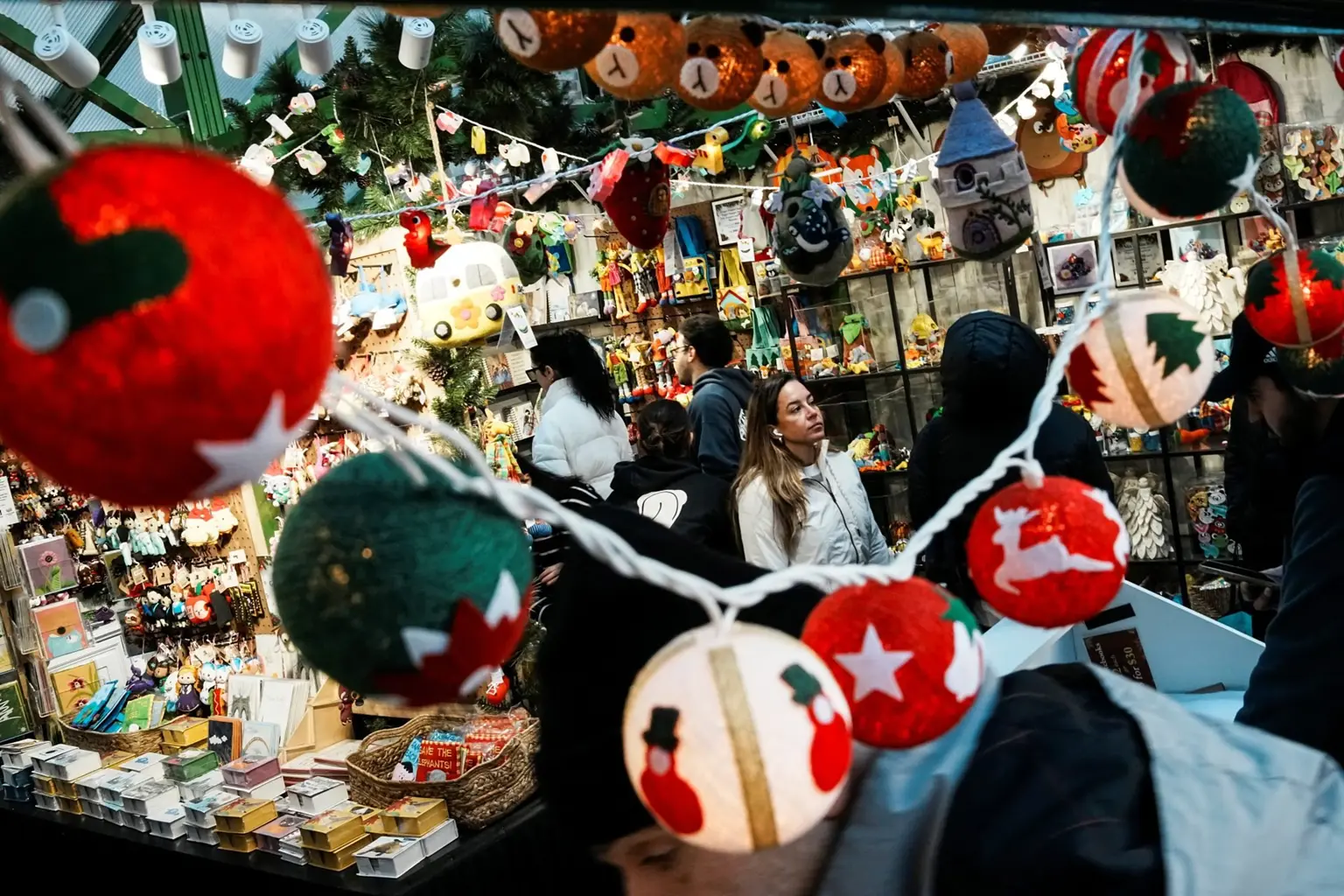 ΗΠΑ: Αρνητική επίδραση του πληθωρισμού στην αύξηση του εισοδήματος ενόψει και των εορτών