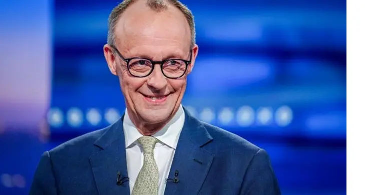 Μερτς κατά ΕΕ: Ζητά να μην καταργηθούν οι κινητήρες εσωτερικής καύσης από το 2035