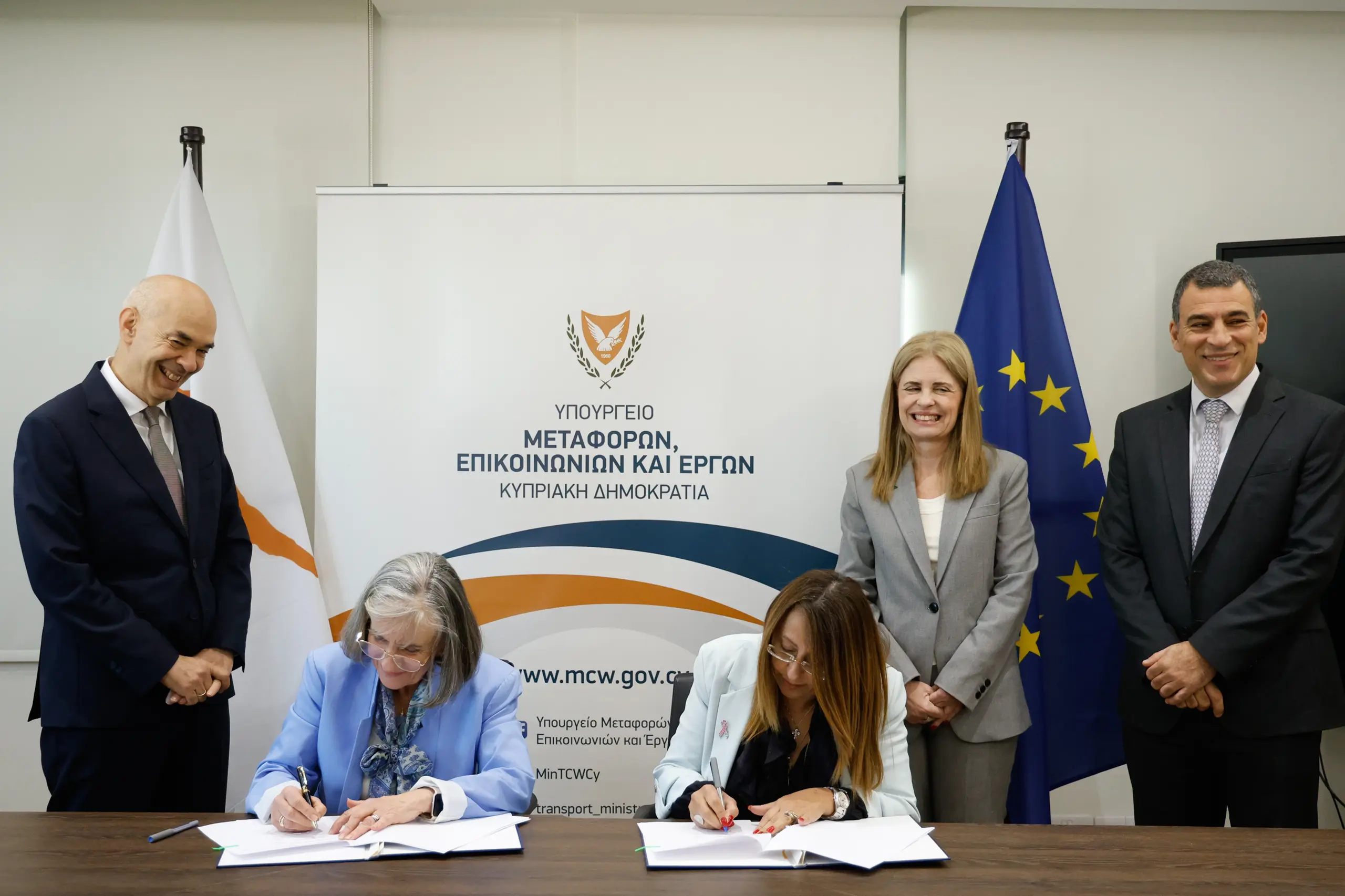 Έπεσαν οι υπογραφές για την απευθείας αεροπορική σύνδεση Λάρνακας - Βρυξελλών