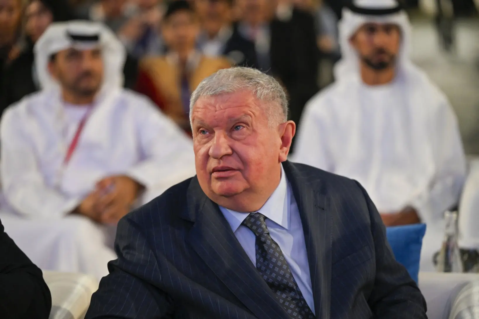 Σέτσιν (Rosneft): Κίνδυνος αναταραχής και οικονομικής κρίσης στην Ευρώπη από τις κυρώσεις κατά τη Ρωσίας