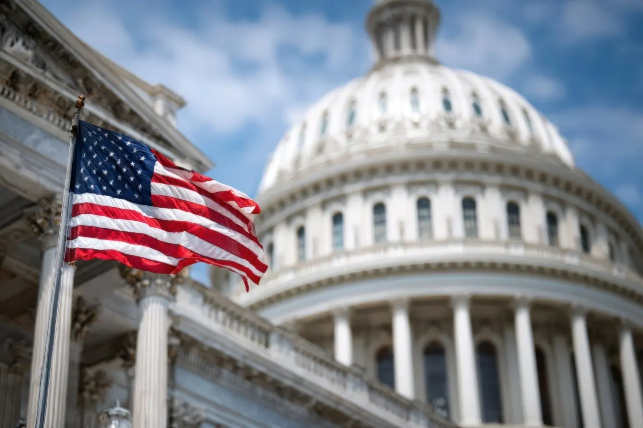 Μετά από εβδομάδες κλεισίματος, οι ΗΠΑ καλούνται να επανεκκινήσουν την οικονομία τους