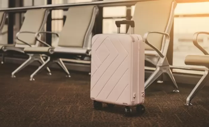 Χειραποσκευές: Μόνο μία τσάντα κάτω από το κάθισμα δωρεάν