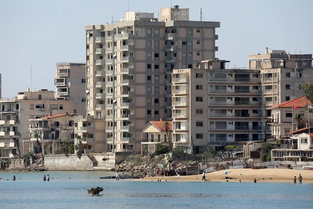 Δεν έγινε η πώληση των ξενοδοχείων στο Βαρώσι, λέει η «πρόεδρος» της «επιτροπής»