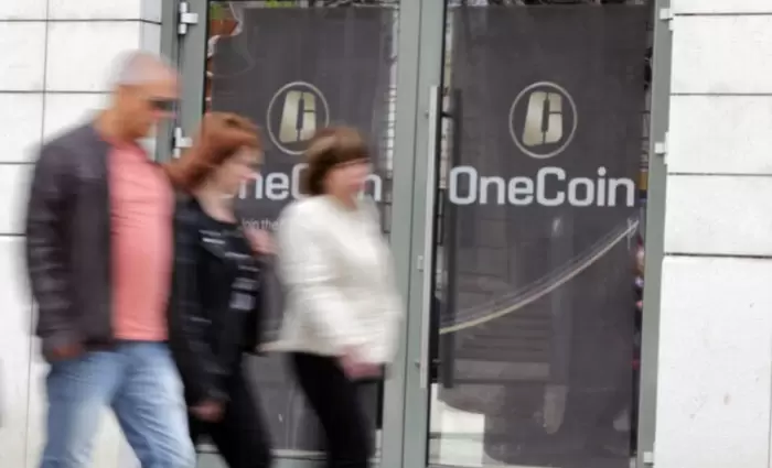 Η βασίλισσα των cryptos, το Ιόνιο και ο «Τάκης»