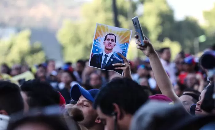 Προκήρυξη εκλογών στη Βενεζουέλα ή αναγνώριση Γκουαϊδό