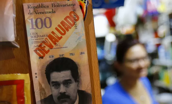 Οι διεθνείς οικονομικές κυρώσεις στοίχισαν 350 δισ. δολ. στη Βενεζουέλα