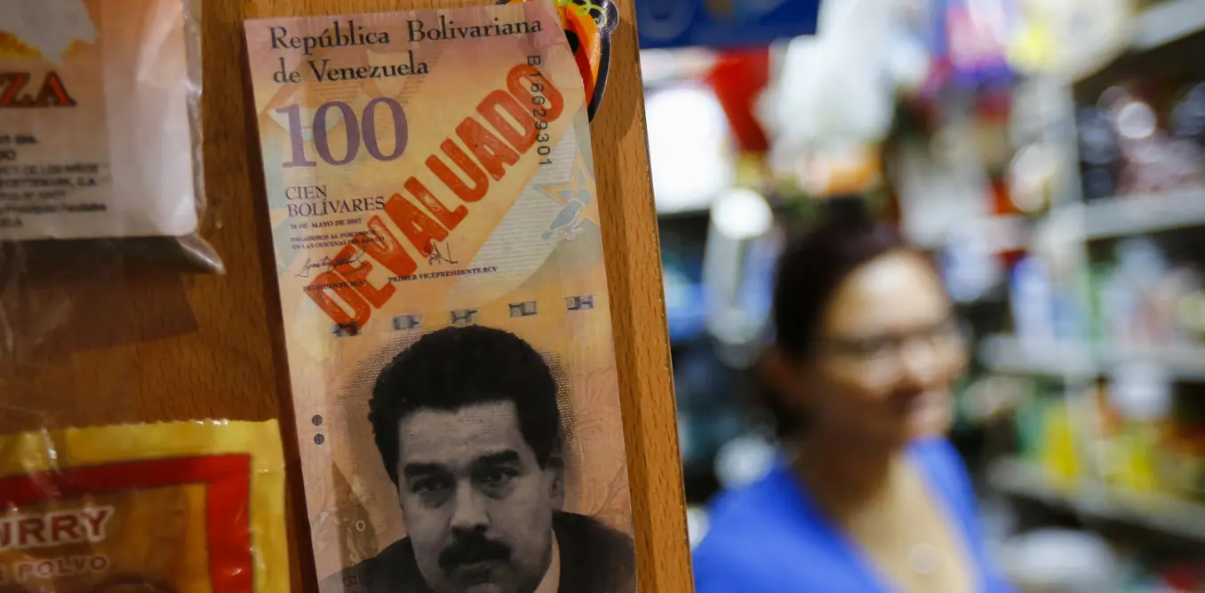 Οι διεθνείς οικονομικές κυρώσεις στοίχισαν 350 δισ. δολ. στη Βενεζουέλα