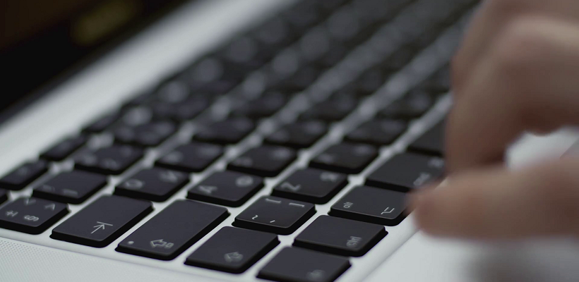 Φόβοι για έκρηξη fake news από πρόγραμμα που γράφει μόνο του ειδήσεις και λογοτεχνία