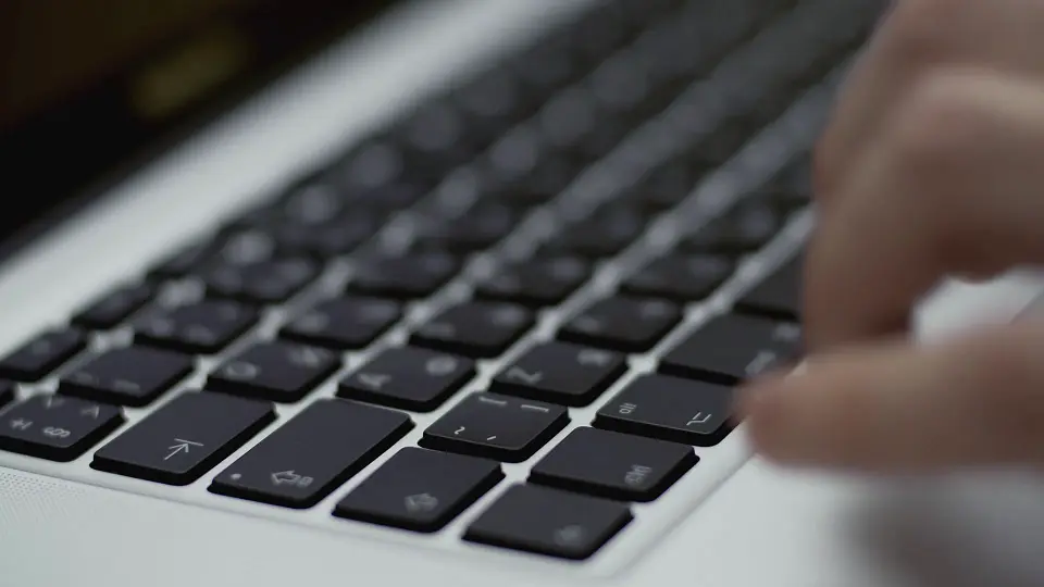 Φόβοι για έκρηξη fake news από πρόγραμμα που γράφει μόνο του ειδήσεις και λογοτεχνία