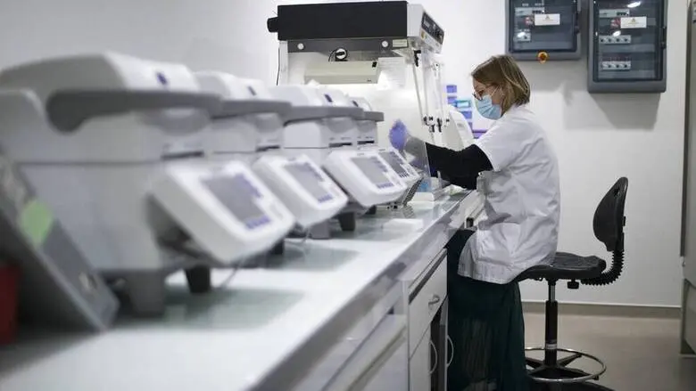 Ξαναρχίζει μεγάλη διεθνής έρευνα για νέα φάρμακα κατά του κορωνοϊού