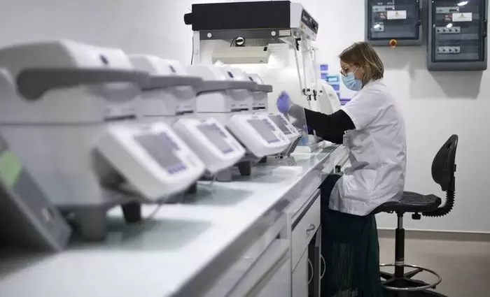 Ξαναρχίζει μεγάλη διεθνής έρευνα για νέα φάρμακα κατά του κορωνοϊού