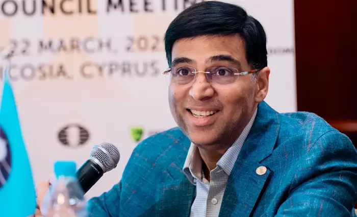 Ο Vishy Anand συναντά νεαρά ταλέντα του σκακιού στην Κύπρο