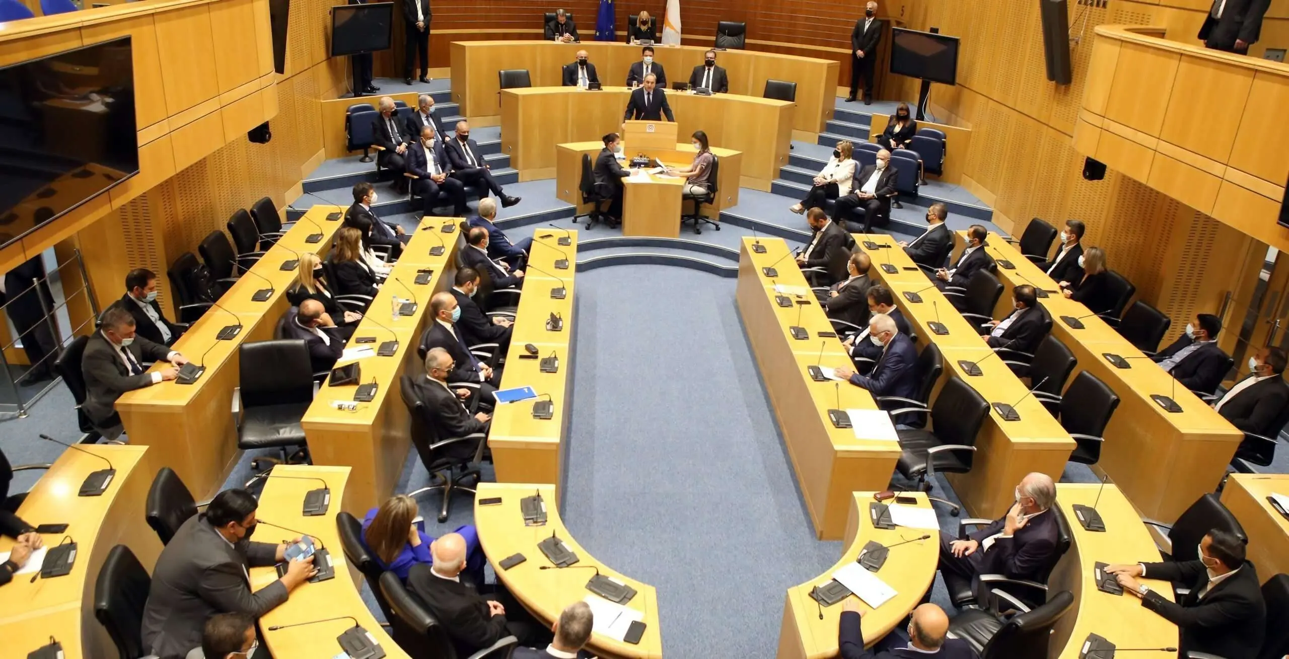 Η ολομέλεια της Βουλής απέρριψε οριακά τις προτάσεις για τις εκποιήσεις