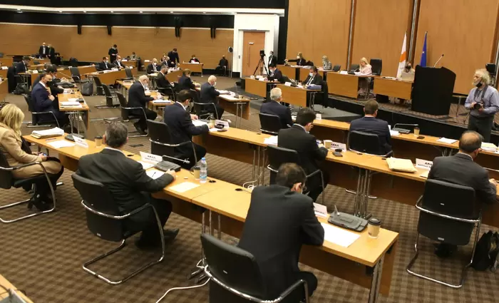 Προς την ολομέλεια η απλοποίηση του οικονομικού ελέγχου πολύ μικρών εταιρειών