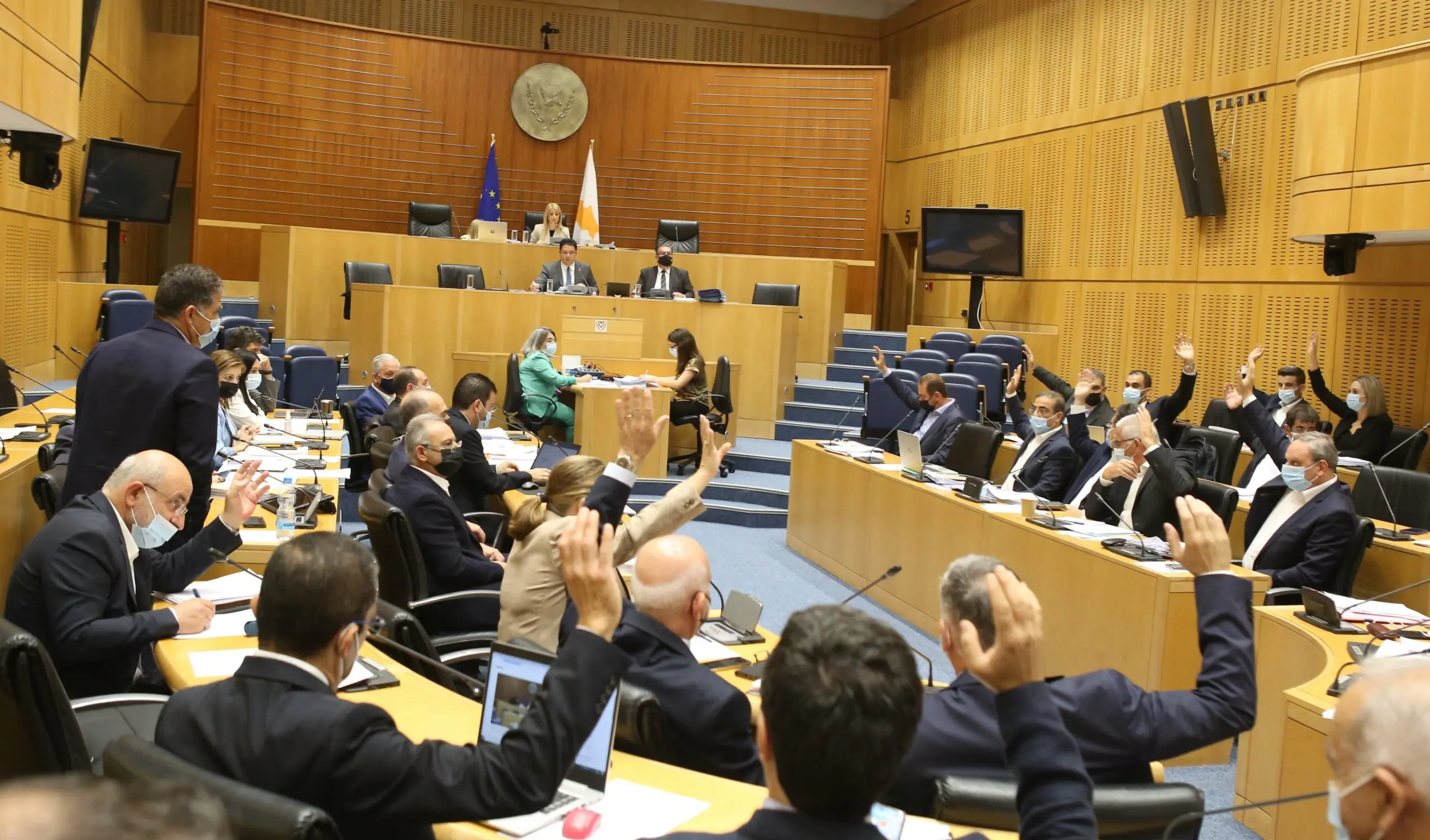 Προωθούν επίδομα ασθενείας σε εργαζόμενους άνω των 63