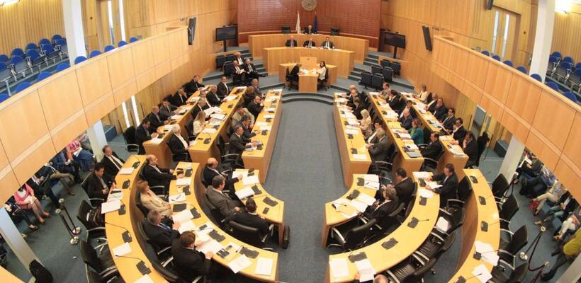 Μπλόκο στα δύο τραπεζικά νομοσχέδια από την αντιπολίτευση