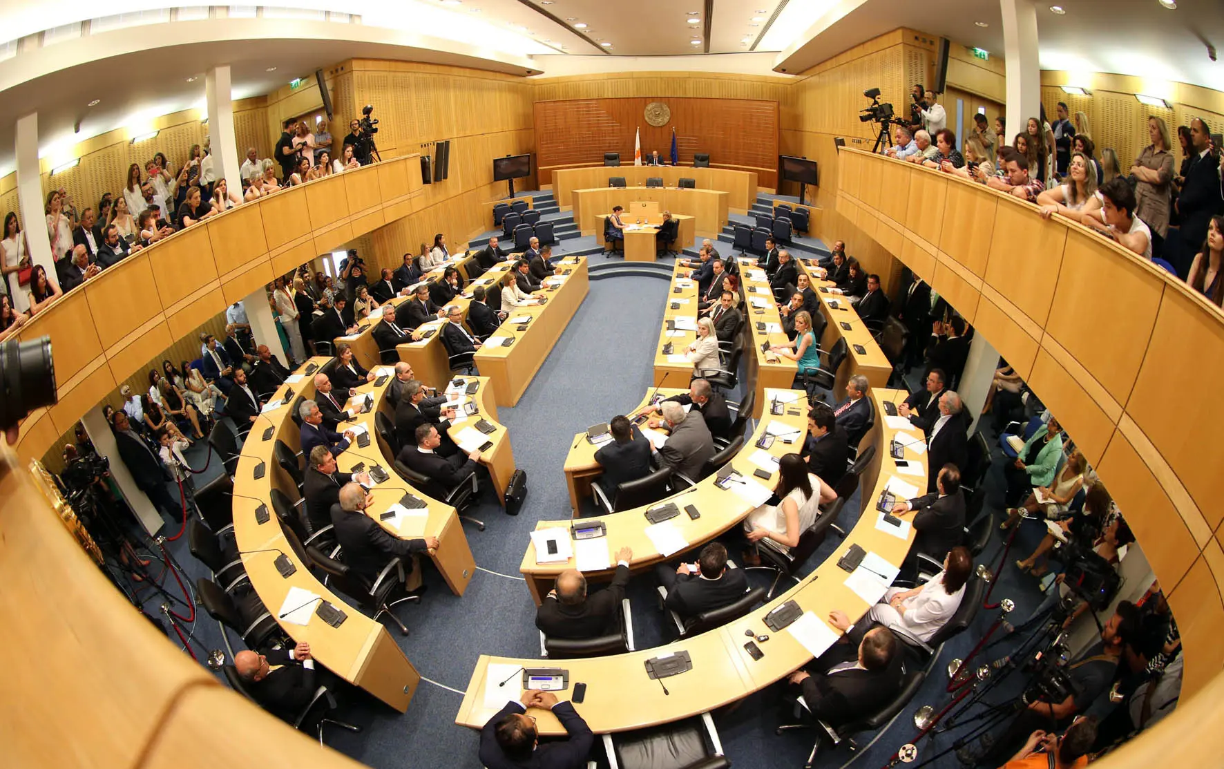 Αυτές είναι όλες οι προτάσεις των κομμάτων για τις εγγυήσεις