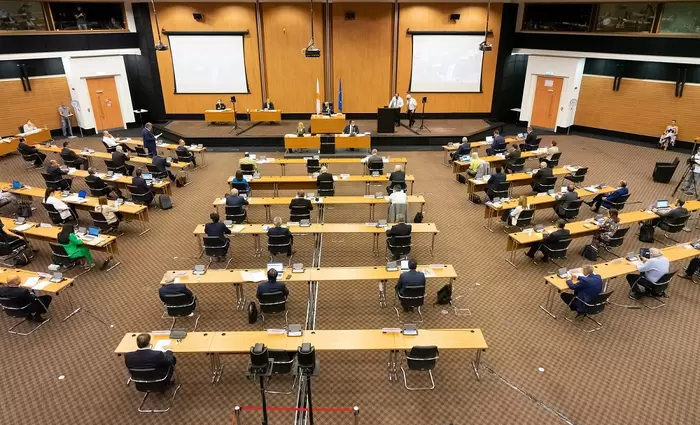 Πενιχρές οι προοπτικές επίλυσης του ζητήματος του Πόθεν Έσχες