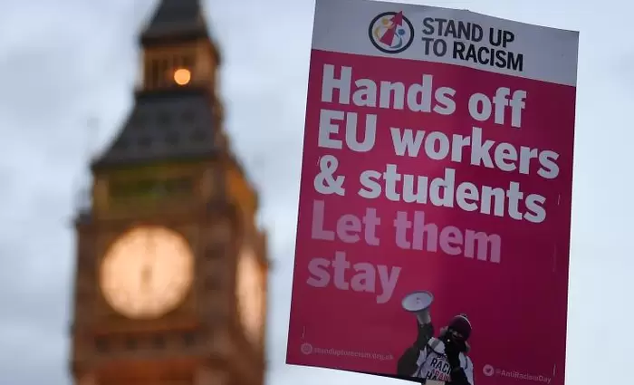 Telegraph: Μονομερείς εγγυήσεις για τους Ευρωπαίους στη Βρετανία