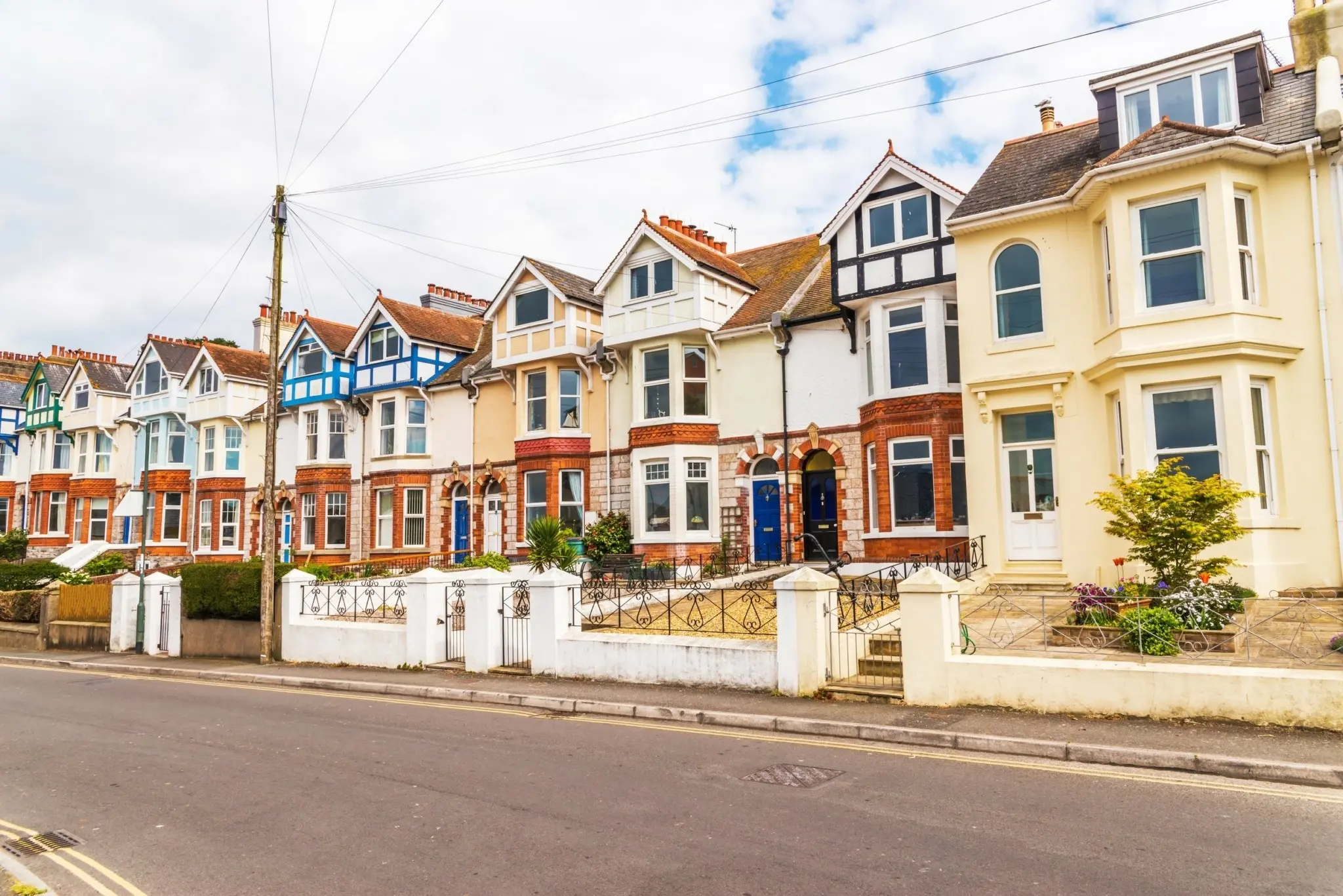 Βρετανία: Οι πλούσιοι Non Doms πουλάνε τα σπίτια τους, αλλά κανείς δεν τα θέλει