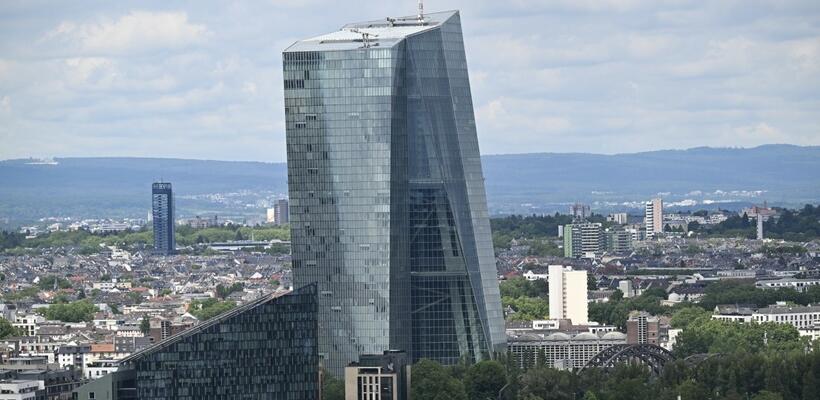 Αναλυτές: Η ΕΚΤ θα προχωρήσει σε έξι μειώσεις των επιτοκίων της μέχρι το τέλος του 2025 (γράφημα)