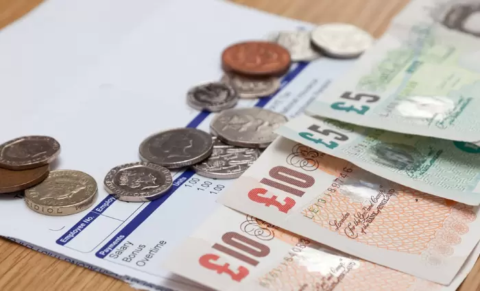 Βρετανία: Πόσα χρόνια πρέπει να δουλέψει ο μέσος εργαζόμενος για να θεωρηθεί πλούσιος