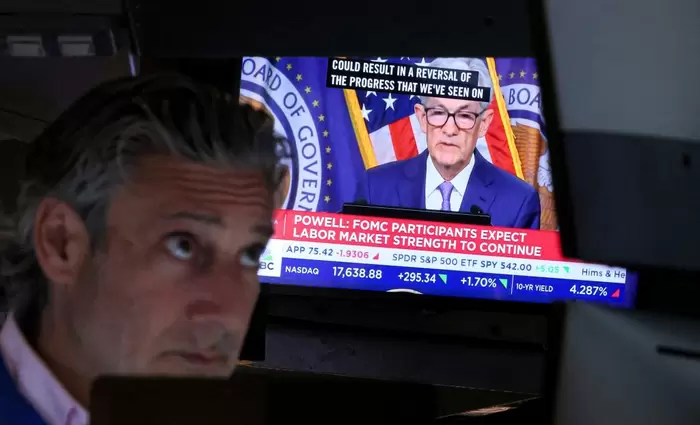 Οι traders αυξάνουν τα στοιχήματα υπέρ της μείωσης των επιτοκίων από τη Fed