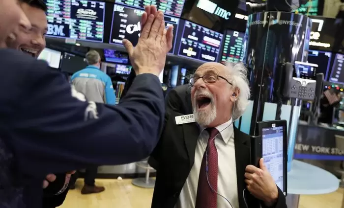 Dow στις 40.000 μονάδες – Τι λέει σήμερα ο άνθρωπος που το «είδε» πριν 25 χρόνια