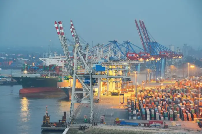 Η Κίνα μπαίνει δυναμικά στο τρίτο μεγαλύτερο λιμάνι της Ευρώπης